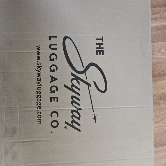 Silver Hard Shell Suitcase - Picture 5 of 5